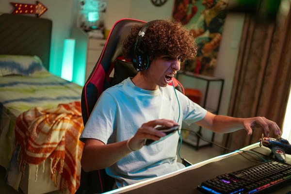 Supercharging Augmented Reality Gaming with Real-Time Object Recognition Using Neural Networks